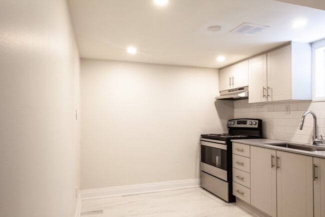 Building Photo - 34 Robindale Ave