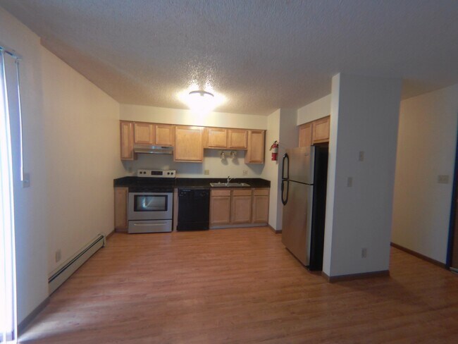 Building Photo - 633 S Dodge St