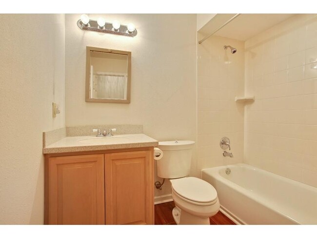 Hall Bath - 6777 Colbert St