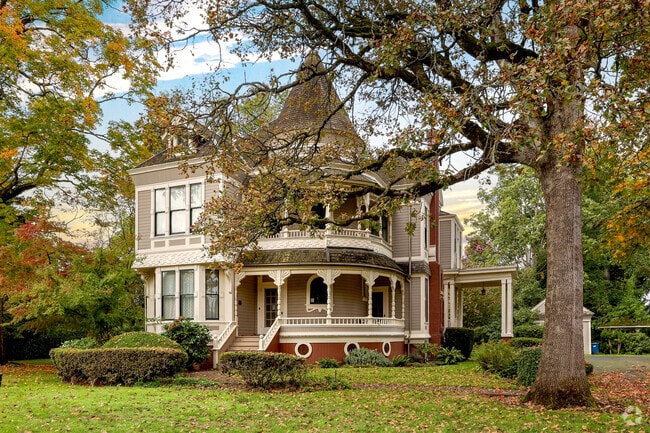 The Jesse Settlemier House was built by the town's founder in 1892.