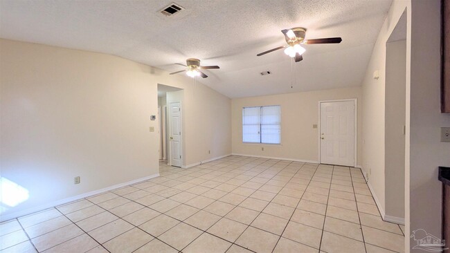 Foto del edificio - 1485 Pine Ln Dr