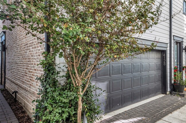 Foto del edificio - 4128 Willowbend Blvd