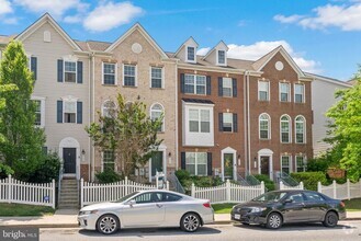Building Photo - 1706 Fernwood Dr