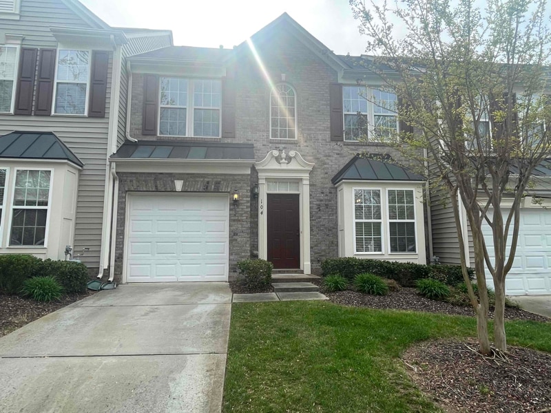 Primary Photo - 104 N Arcadian Way