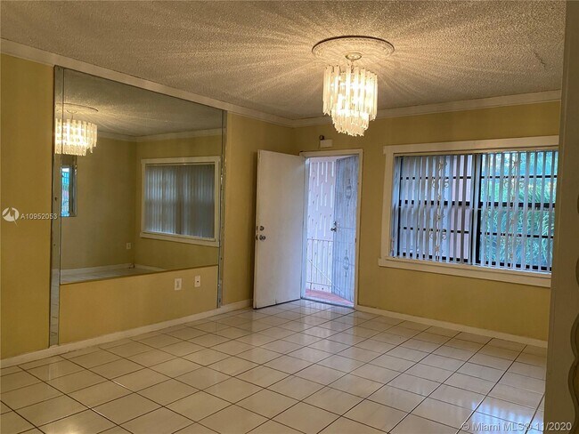 Foto del edificio - 3501 SW 11th St