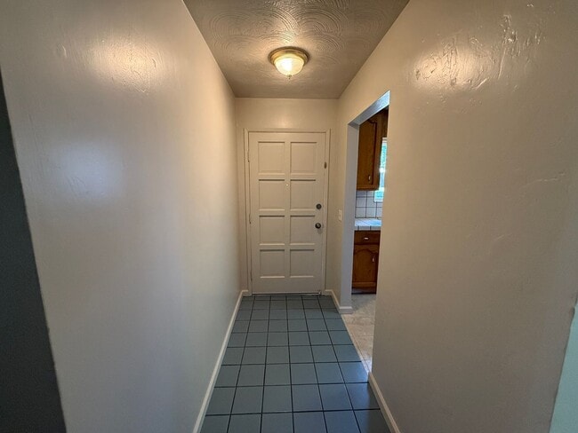Building Photo - Single story home in east Modesto!