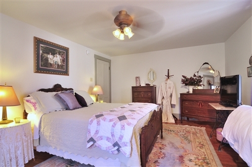 Master bedroom, queen bed, plenty of closet space, dresser - 227 E Lamb St