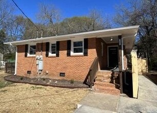 Building Photo - 1006 Lee Dr NW