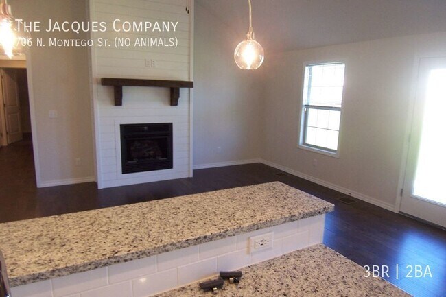 Foto del edificio - Newer 3 Bedroom 2 Bath 3 Car Garage in Nixa