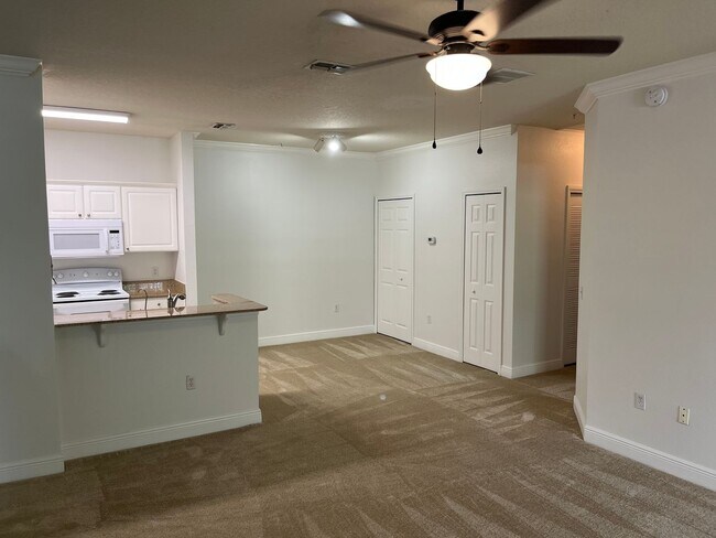 Foto del edificio - 1Bdrm 1Bath -- Gated Community of Southern...