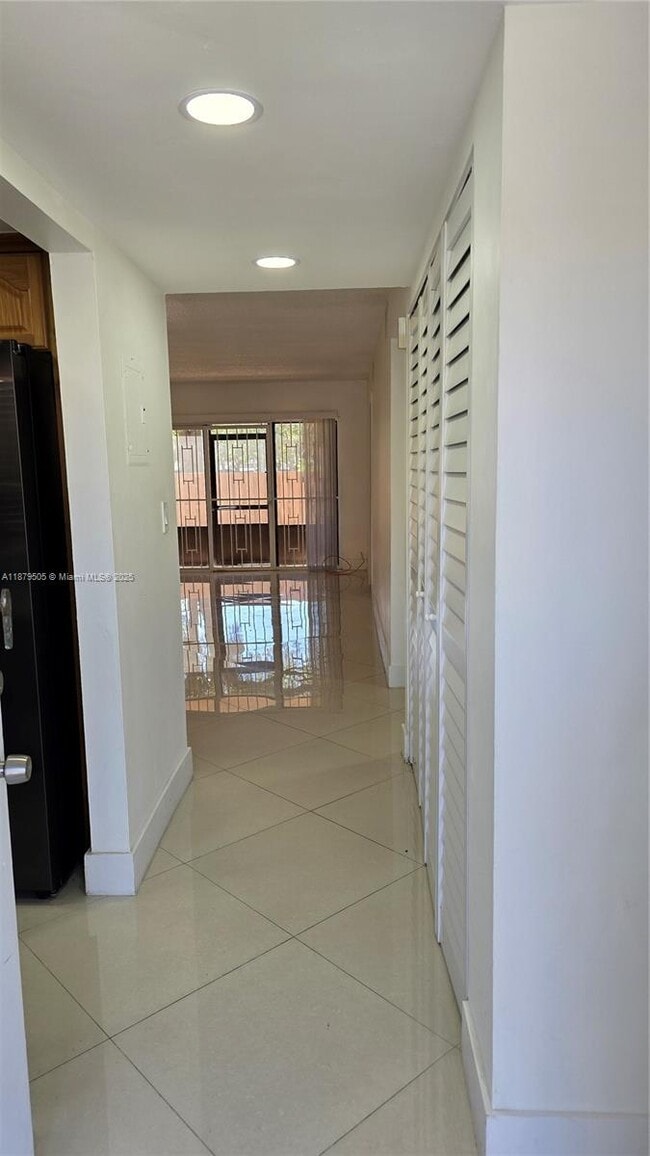 Foto del edificio - 210 W Park Dr