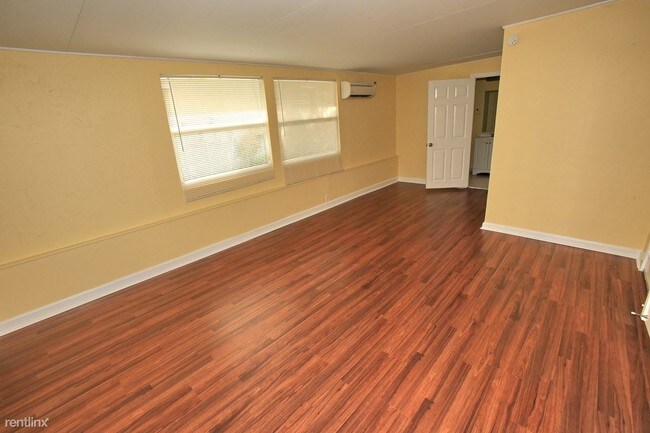 Building Photo - 3 br, 2 bath House - 939 SW 34th Street