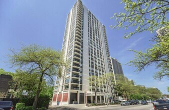 Building Photo - 1455 N Sandburg Terrace