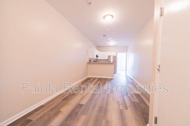 Foto del edificio - 112 N High St