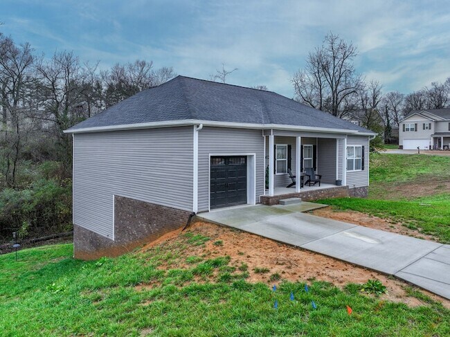 Building Photo - 1239 Oxford Village Cir