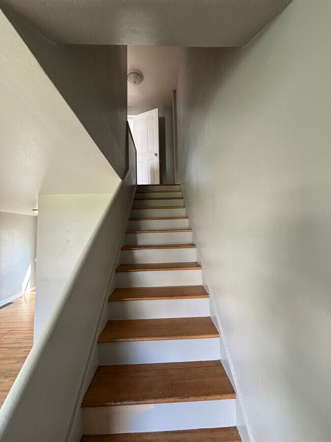 Foto del edificio - 2 Bed, 1 Bath townhouse in Waterloo for rent!