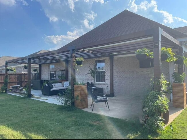 Building Photo - 120 Herman Dr