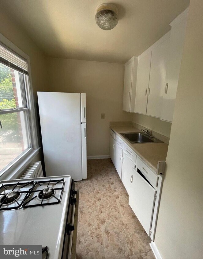 Foto principal - 8318 Roanoke Ave