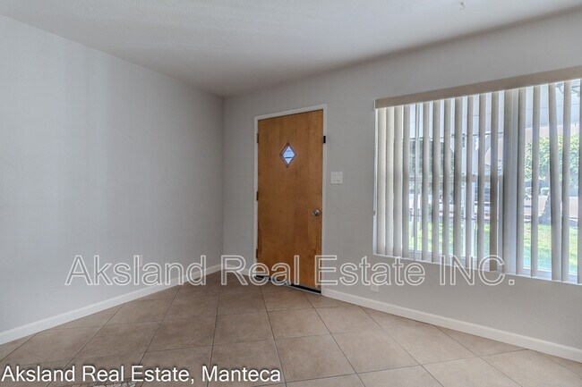 Foto del edificio - 3007 W Lathrop Rd