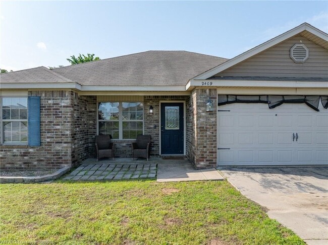 Building Photo - 2409 Crestview Ln