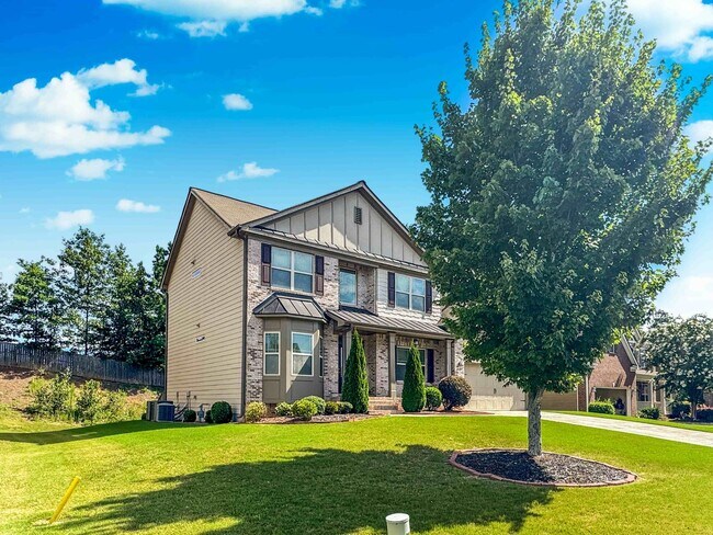 Building Photo - 6BR, 4BA, In-Law Suite