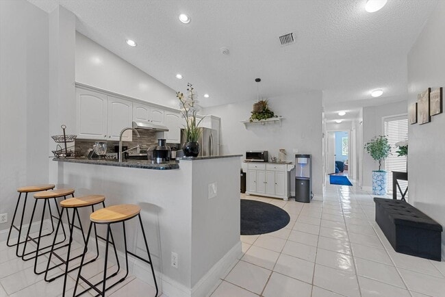 Building Photo - 10354 Mateo Ct