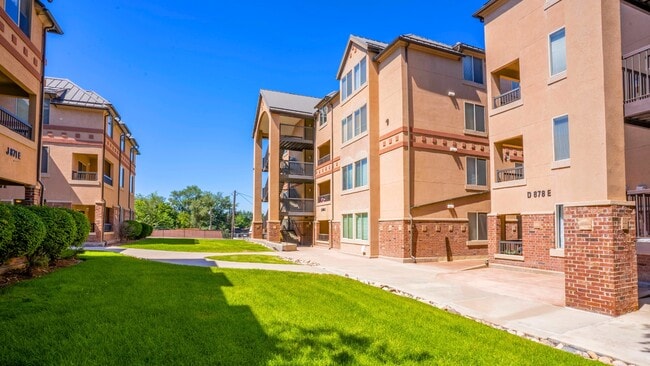 Building Photo - 898 E 700 N