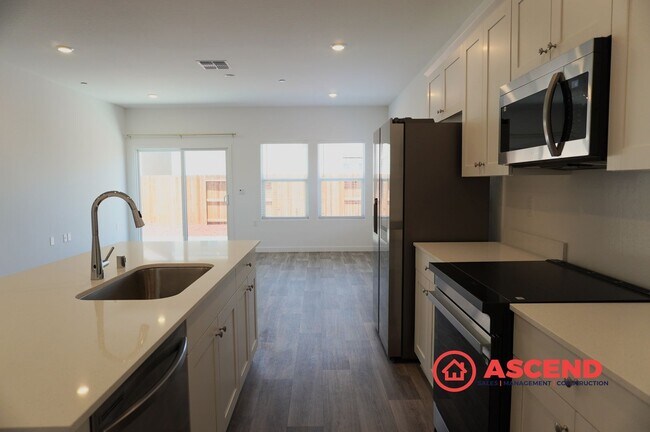 Foto del edificio - Spacious 4 Bed/2 Bath Brand New Build! in Bakersfield's Desirable 93311 Area — Solar, Garage & Fu...