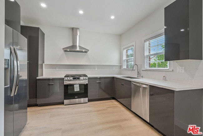 Building Photo - 144 N Swall Dr