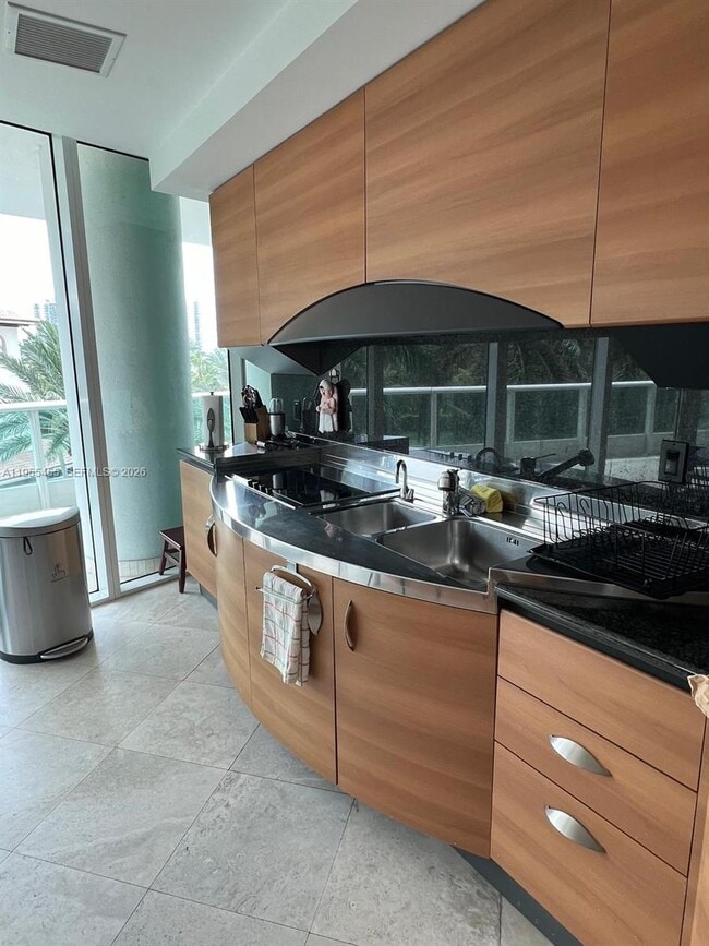 Foto del edificio - 19955 NE 38th Ct