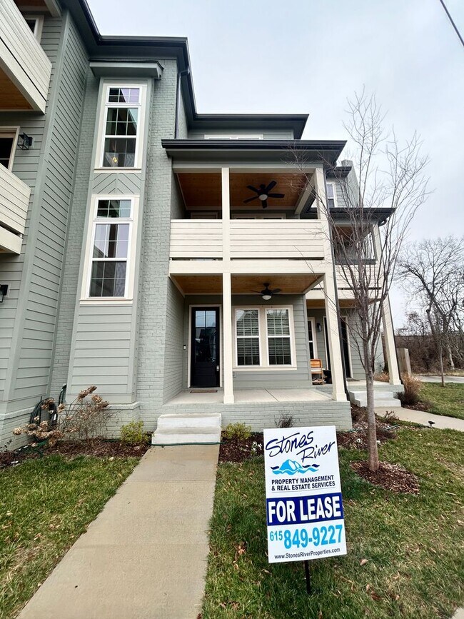 Building Photo - Jefferson Heights 2 Bed | 2.5 Bath | 3 Sto...