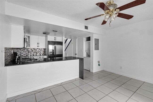 Foto del edificio - 5375 W 23rd Ct