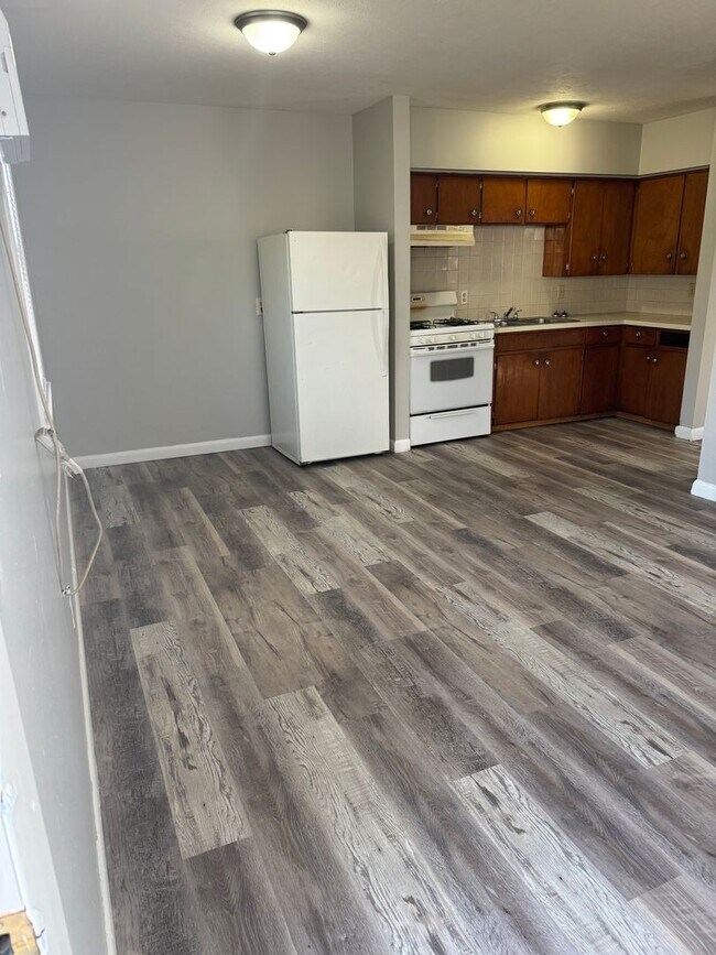 Foto del edificio - Nichols St Triplex