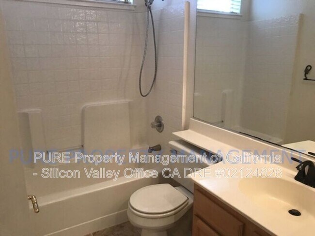 Building Photo - 587 Skypark Dr