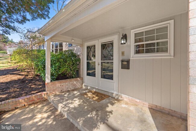 Foto del edificio - 6218 Nelway Dr