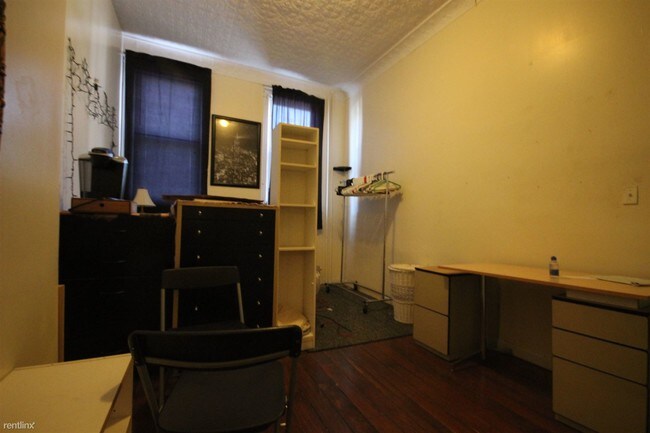 Building Photo - 132 Melrose St