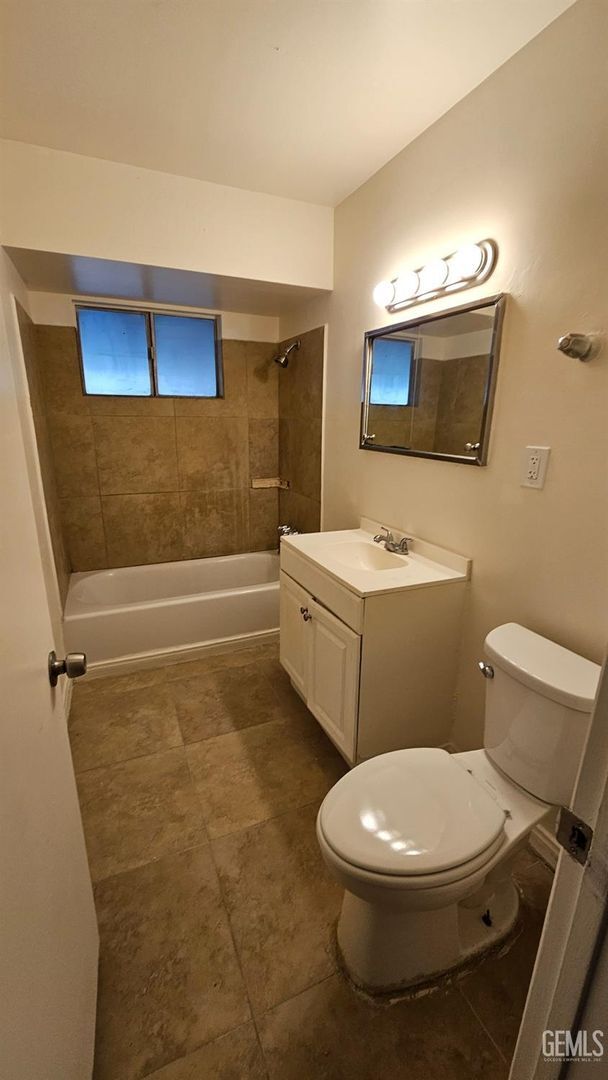 Building Photo - South Bakersfield Home for Lease 3 Bed 1.7...