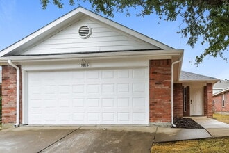 Building Photo - 3016 Casa Bella Dr