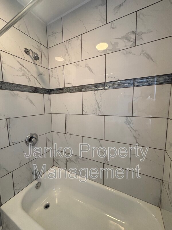 Building Photo - 2914 W 64th St