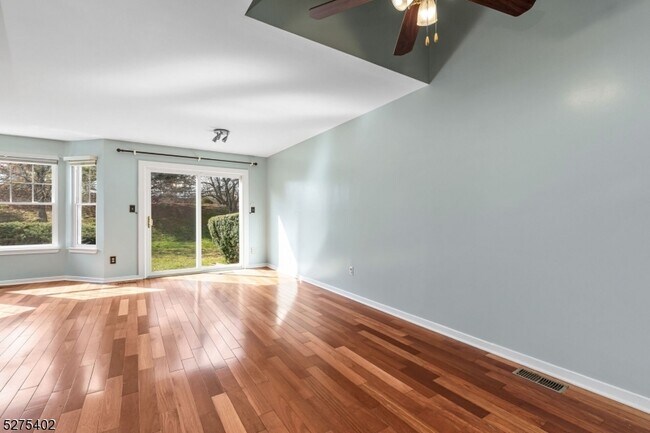 Foto del edificio - 322 Greenfield Rd
