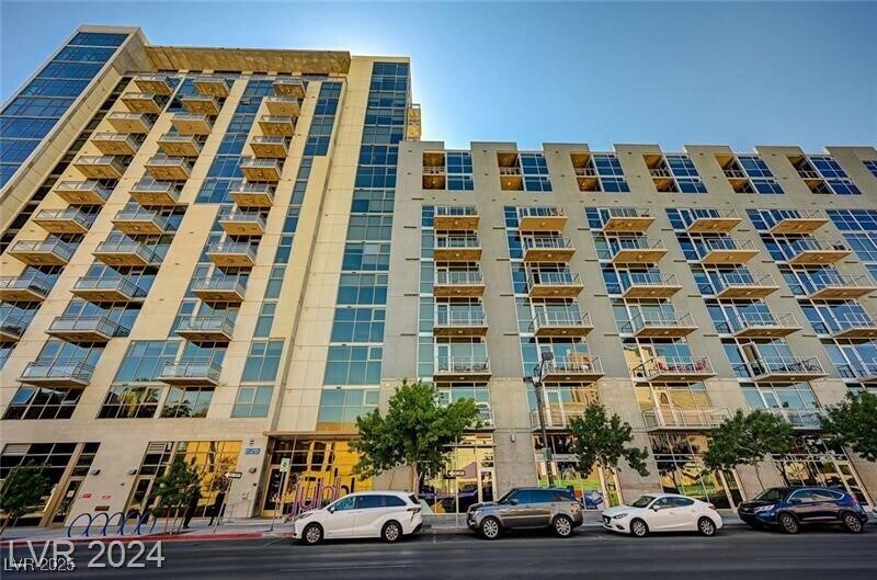 Foto principal - 353 E Bonneville Ave