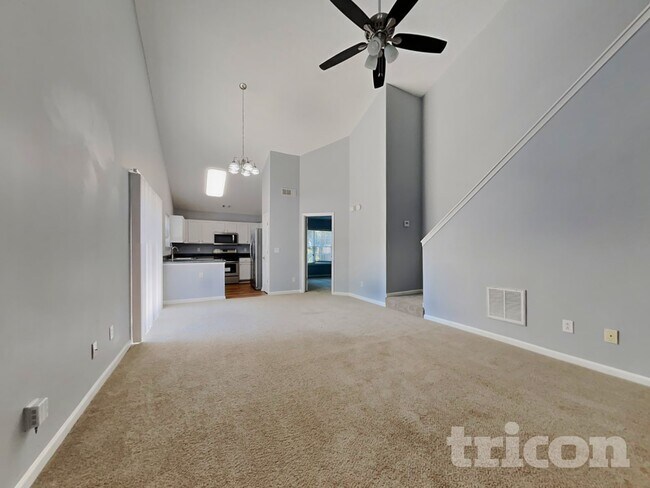 Foto del edificio - 129 Silver Fox Trail