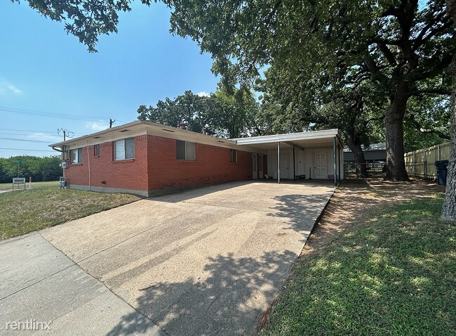 Building Photo - 2 br, 1 bath Duplex - 2016 Bolivar St #B