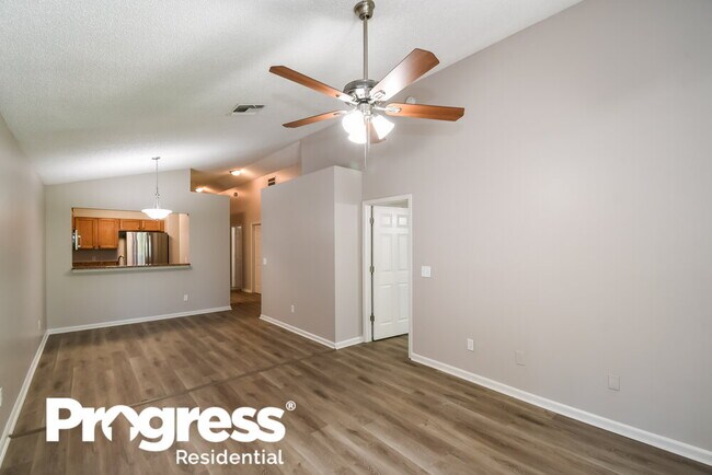 Foto del edificio - 12655 Ashmore Green Dr N