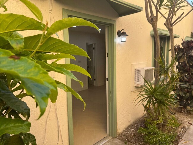 Foto del edificio - 633 Rose Ave
