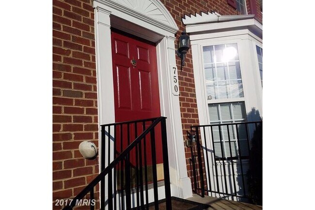 Foto del edificio - Charming 3-Bedroom Townhome in Glen Burnie...