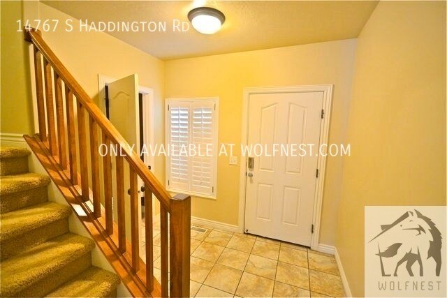 Building Photo - No Deposit Option! Elegant 3 Bedroom South...