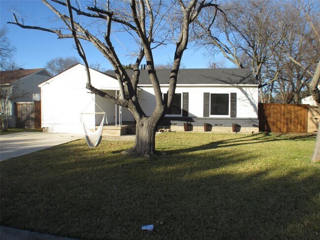 Building Photo - 11743 Broadmoor Dr