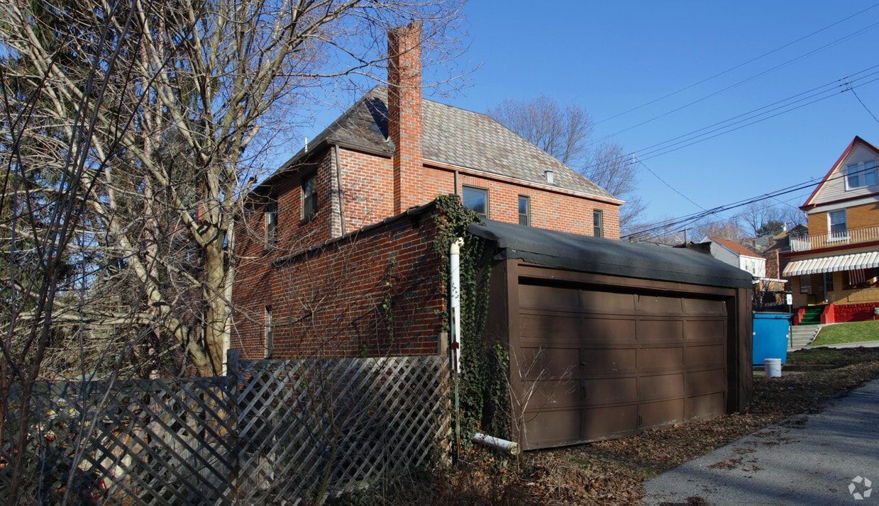 Building Photo - 7915-7917 St Lawrence Ave