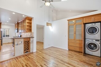 Building Photo - 325 Vernon Ave
